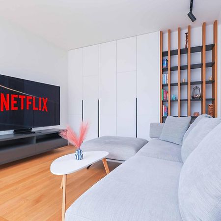 Downtown Luxe Retreat- Konventna Appartement Bratislava Buitenkant foto