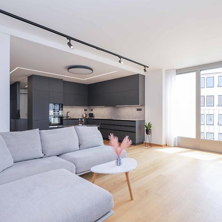 Downtown Luxe Retreat- Konventna Appartement Bratislava Buitenkant foto