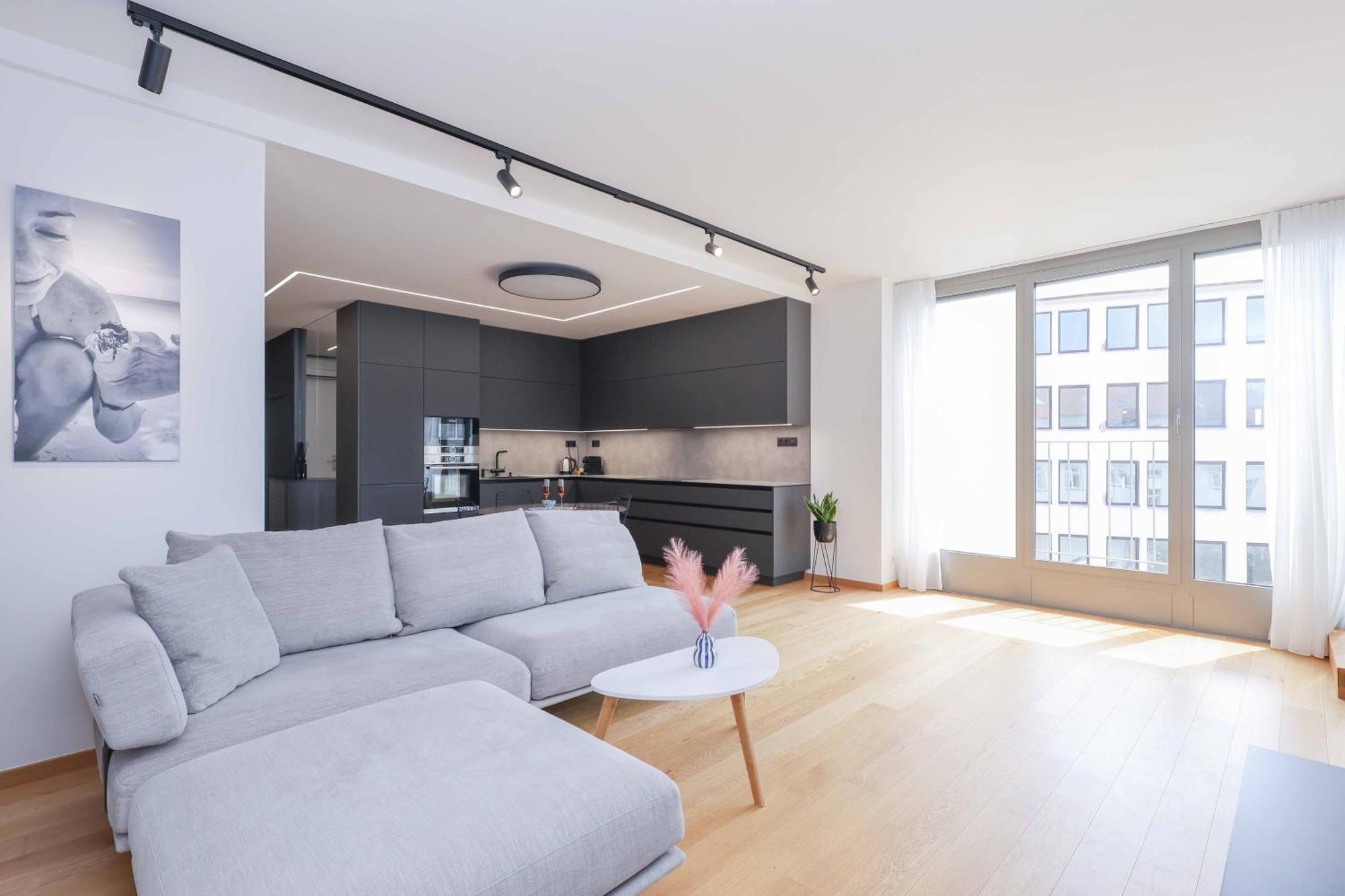 Downtown Luxe Retreat- Konventna Appartement Bratislava Buitenkant foto