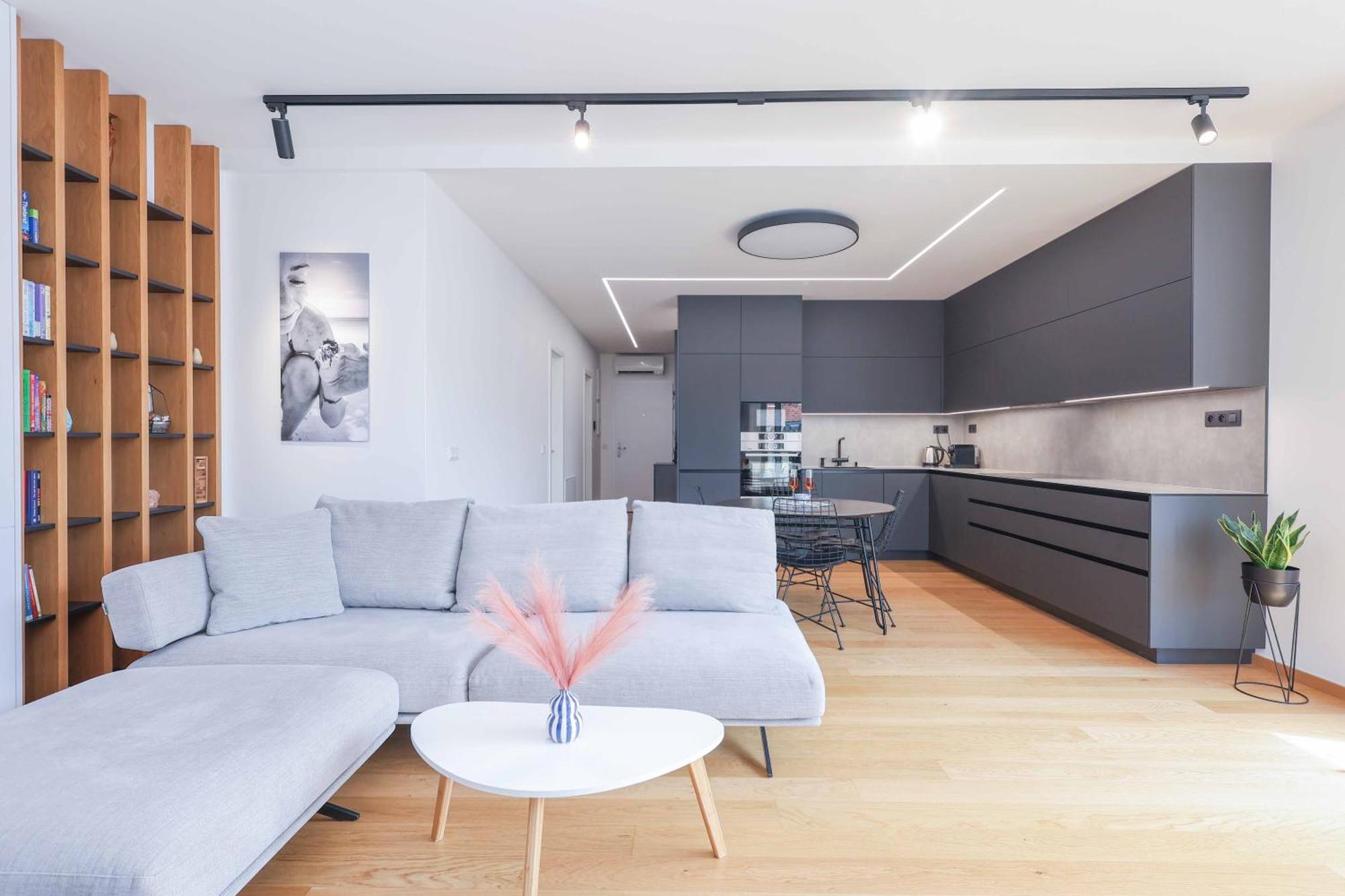 Downtown Luxe Retreat- Konventna Appartement Bratislava Buitenkant foto