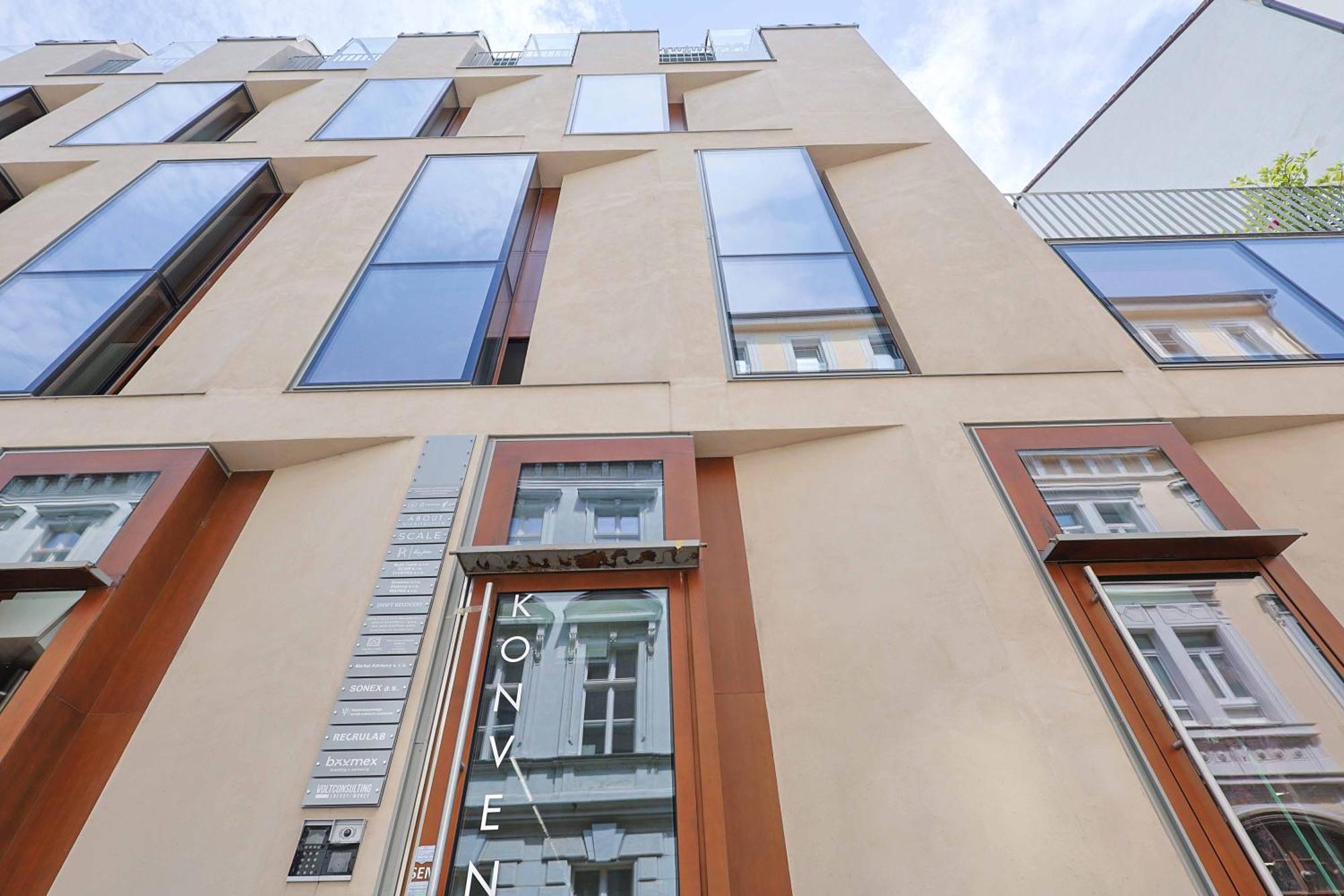 Downtown Luxe Retreat- Konventna Appartement Bratislava Buitenkant foto