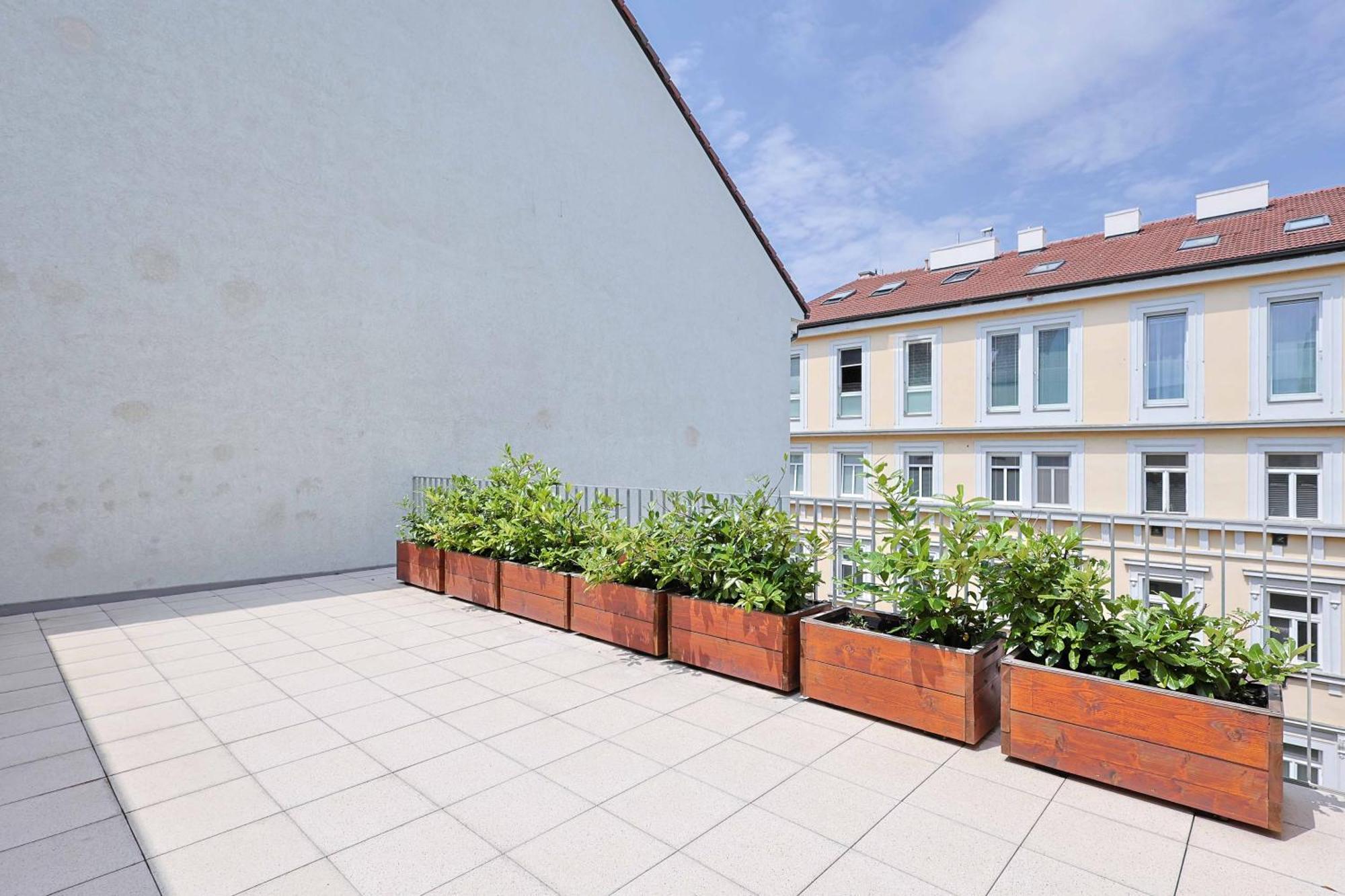 Downtown Luxe Retreat- Konventna Appartement Bratislava Buitenkant foto